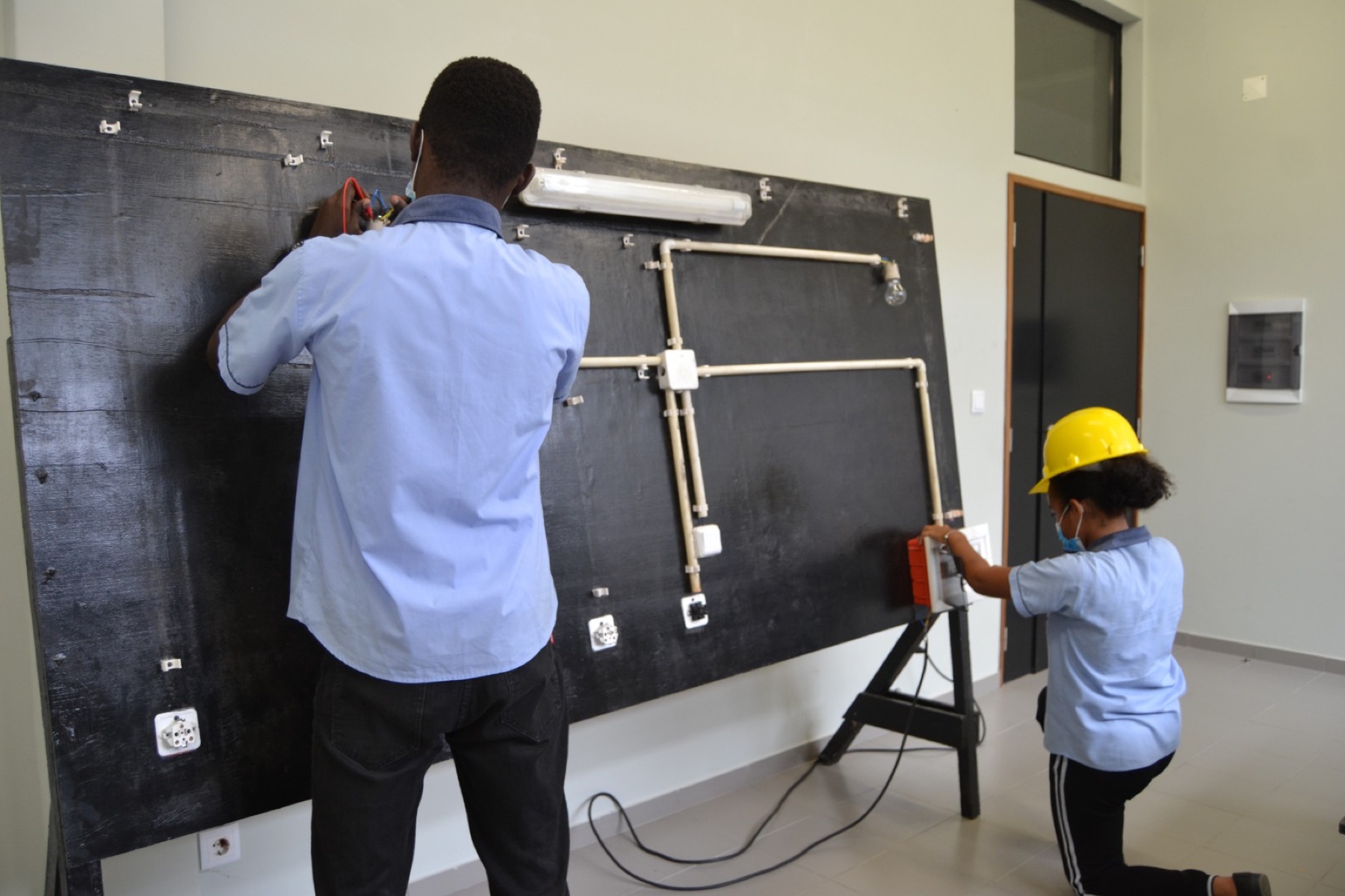 Curso Técnico de Electricidade — Colégio Santa Clara de Assis